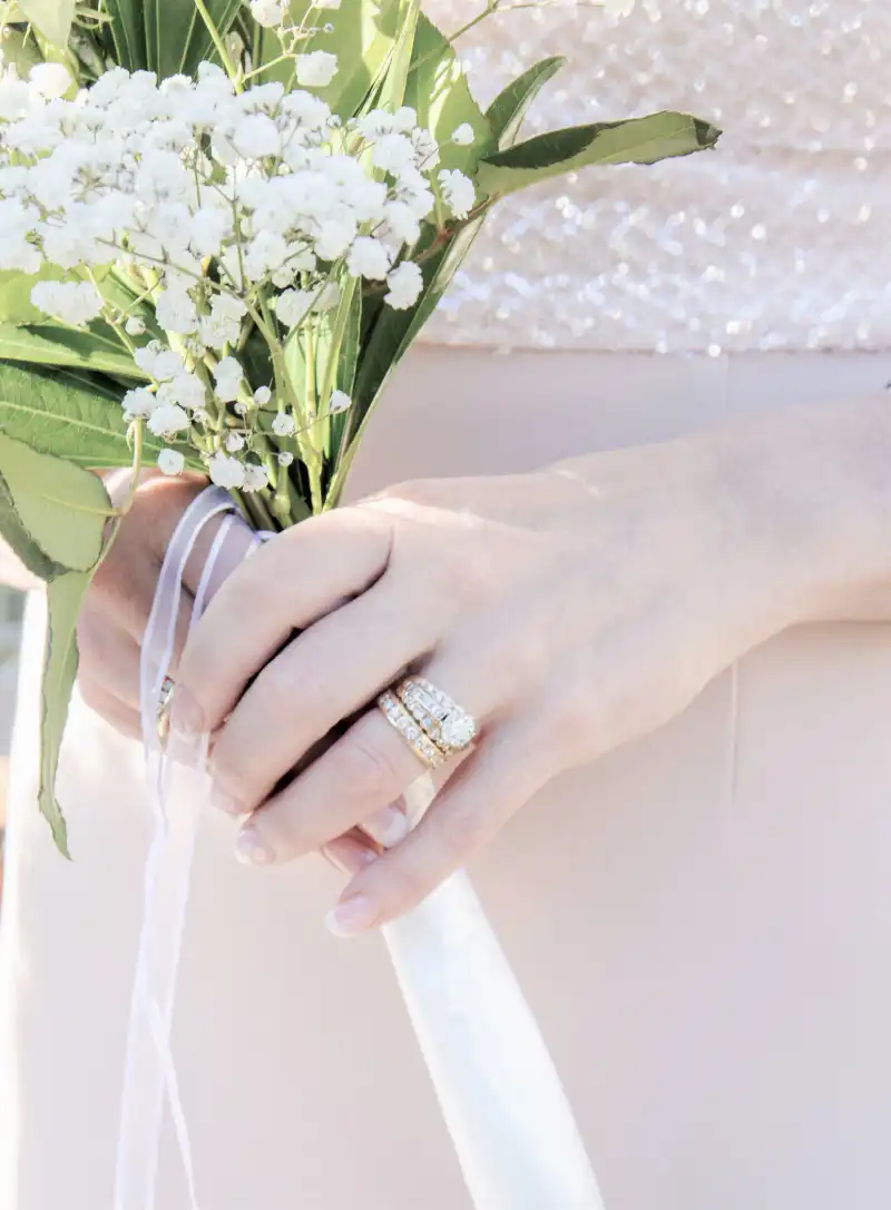 Amazing Wholesale Jewelry - Engaged Woman - Engagement Ring with Diamonds
